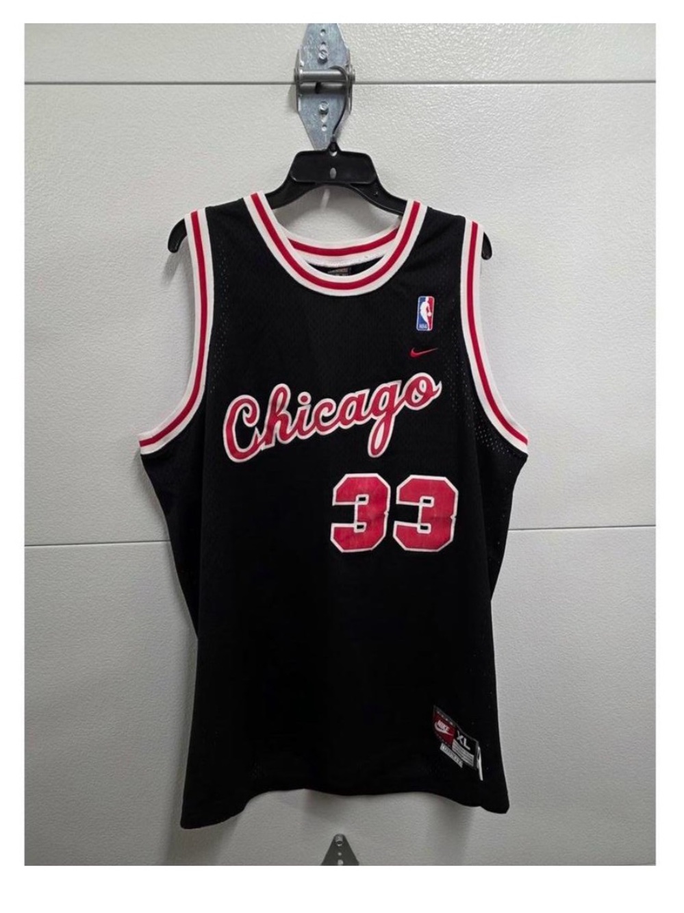 Nike throwback Bulls Scottie Pippen jersey black with red script Chicago logo XL